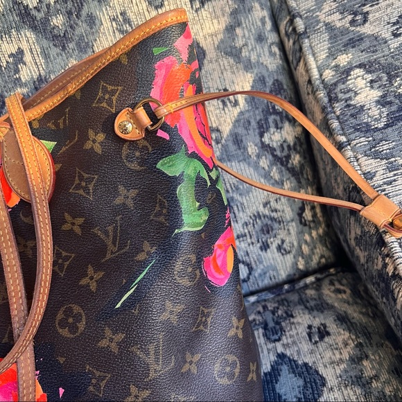 Louis Vuitton Roses Neverfull MM - Picture 14 of 16